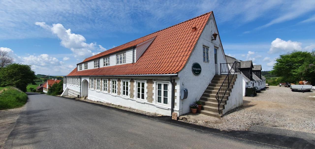 Hos Molsgaarden Bed & Breakfast Knebel Екстериор снимка